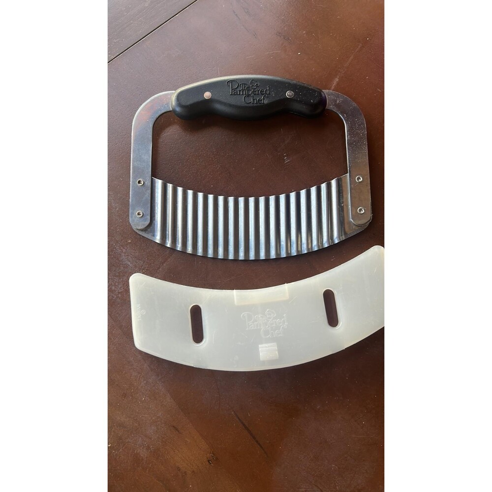 The Pampered Chef Crinkle Cutter Rocking - Picture 2 of 4